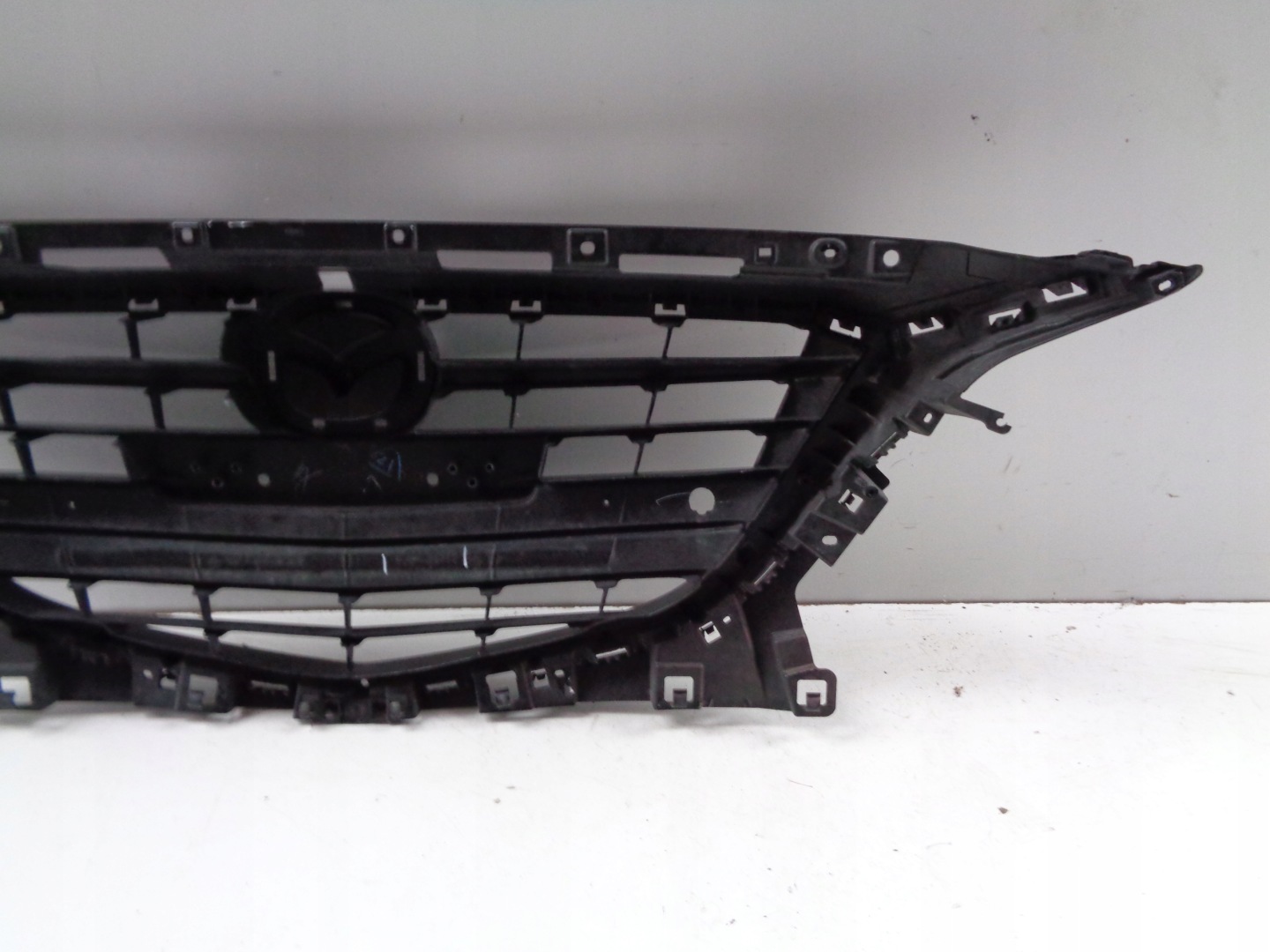 front PREKLADgrill MAZDA 3 13-16 MALOWANA