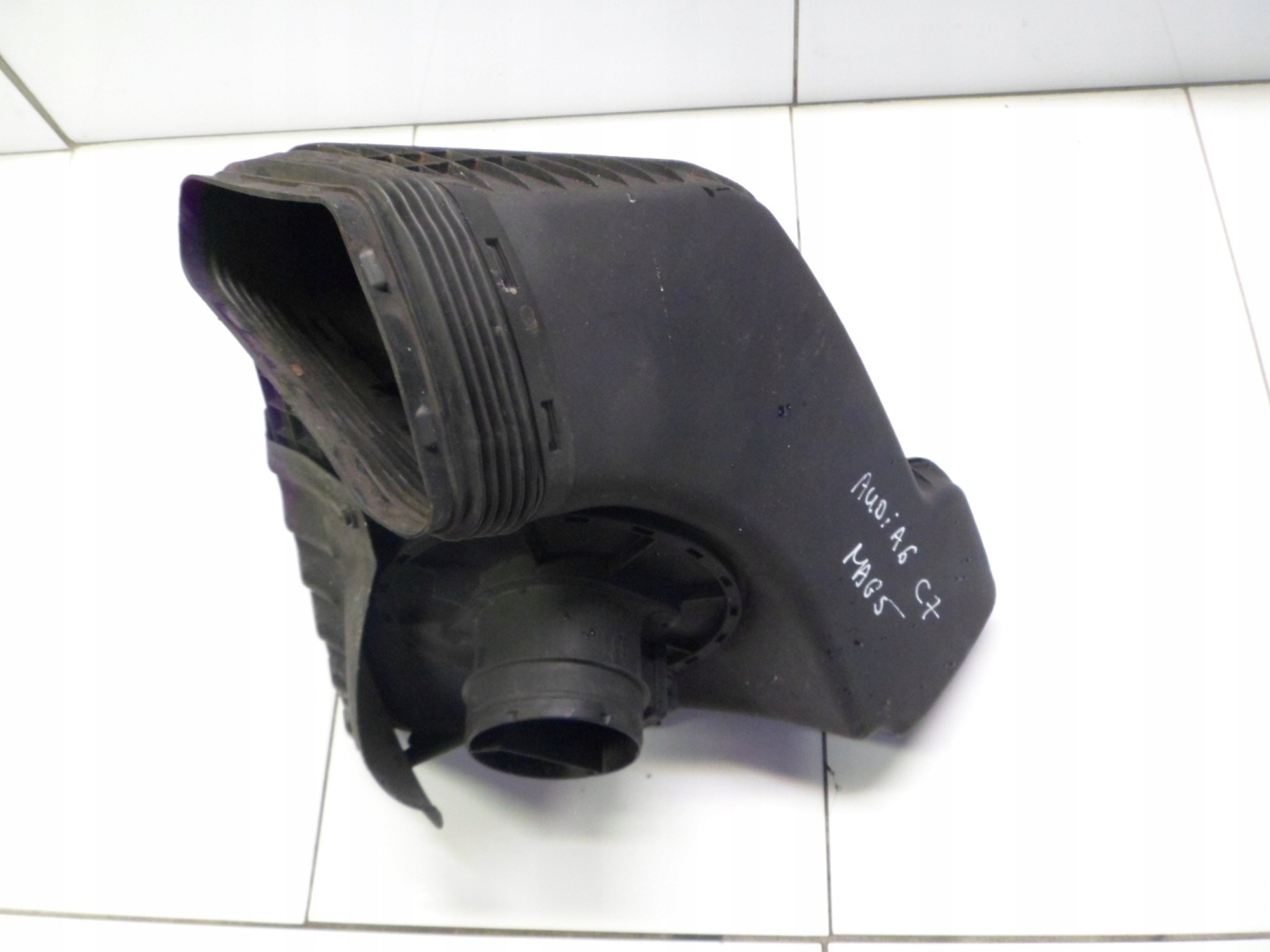 AUDI A6 C7 Gehäuse filter luft 4G0133838L