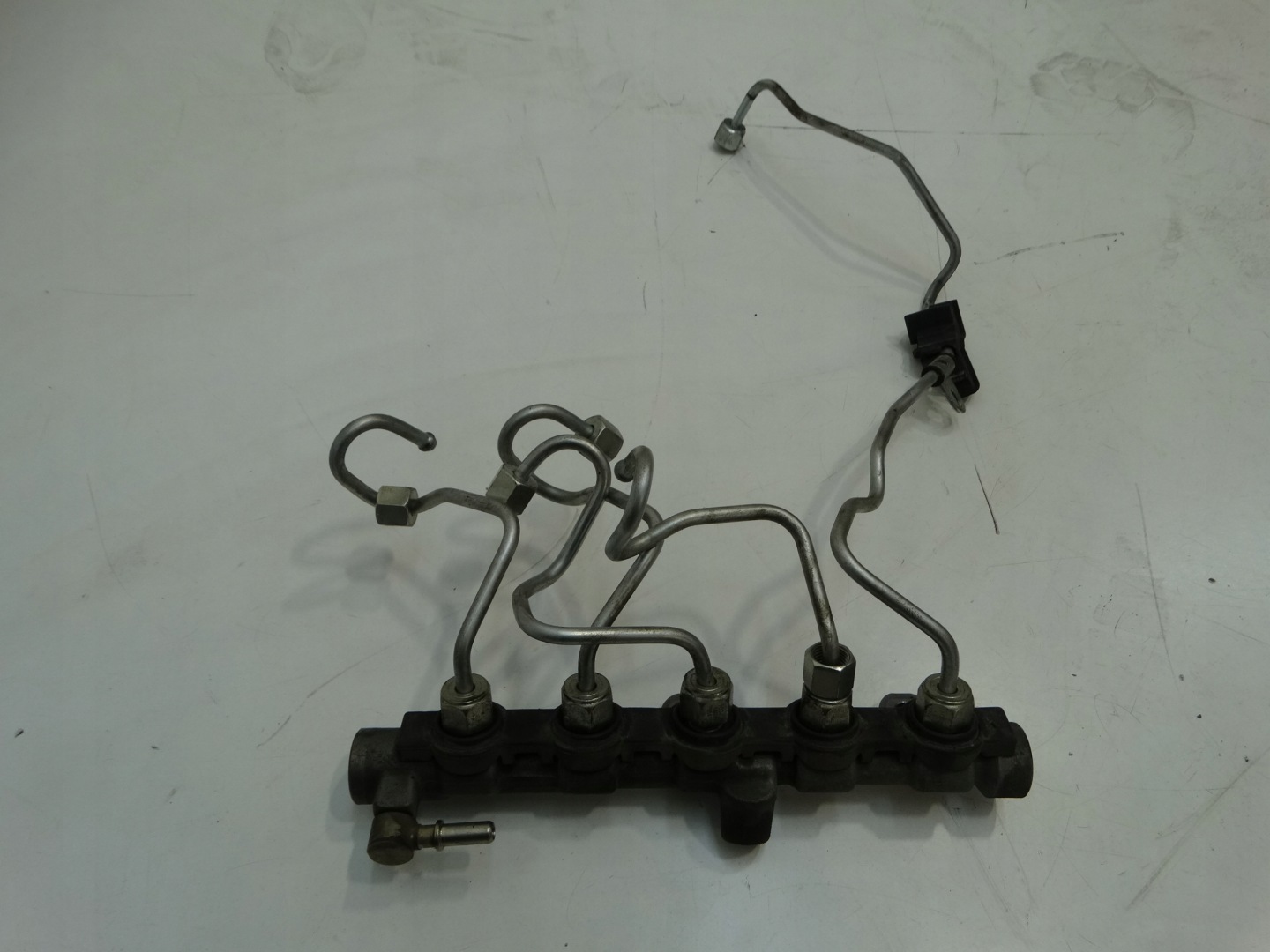 Rampe injection RENAULT SCENIC III 2.0 DCI BOSCH 8200947803