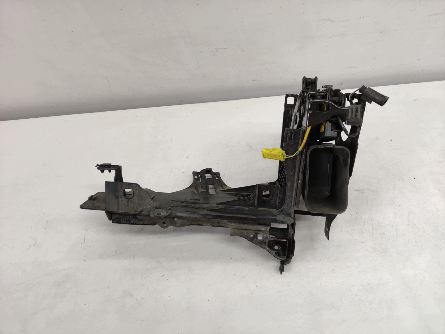 BMW 5 V F10 F11 09- support panel for radiators OKULAR left front original
