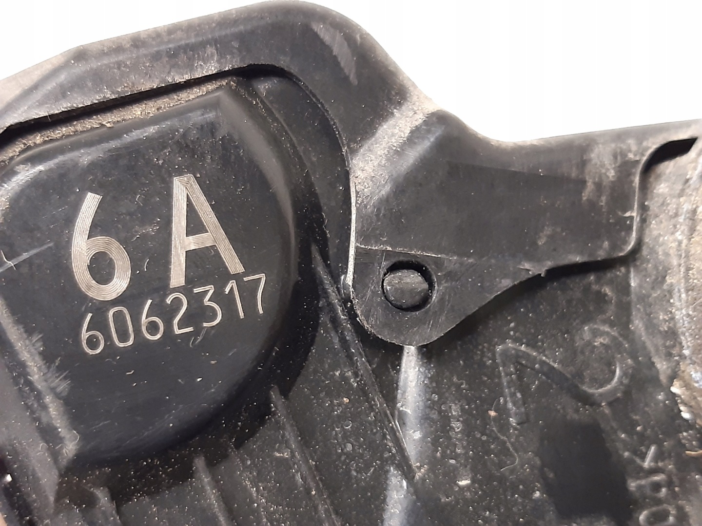 lock left front 2 PIN 6A6062317 Toyota RAV4