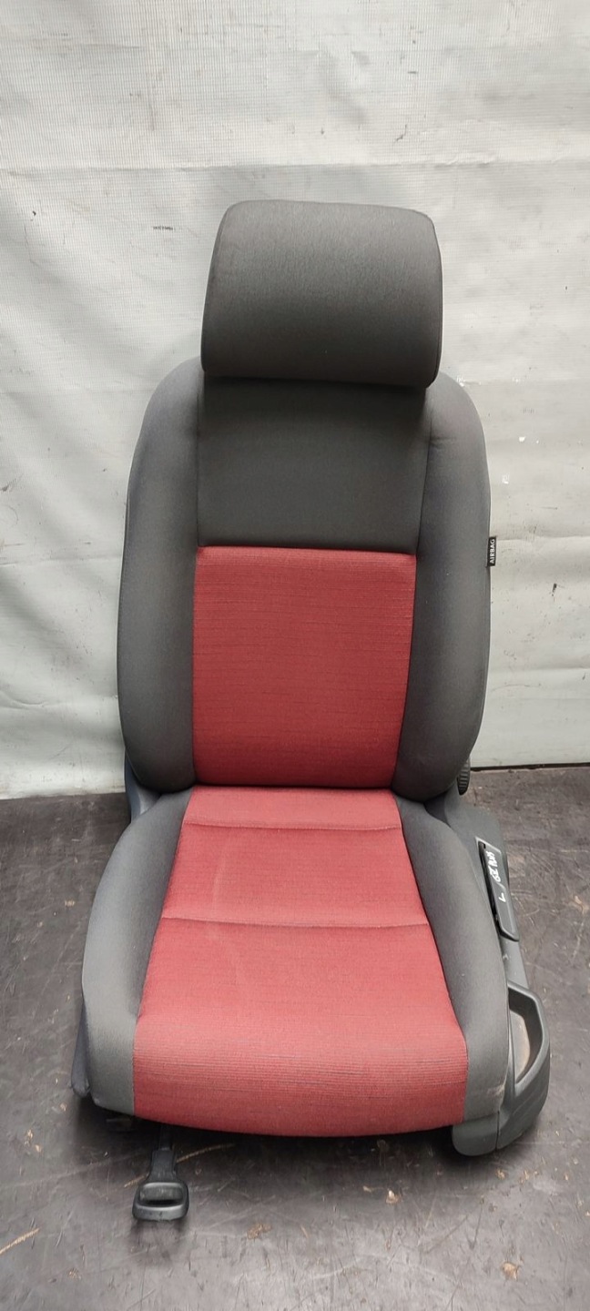 seat front left driver´s VW Golf V plus 1,9 TDI LA7W