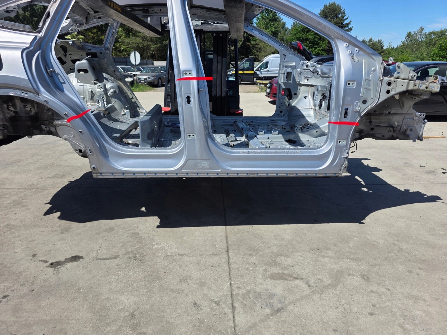 quarter threshold right right side of the passenger AUDI Q4 E-TRON original !!!