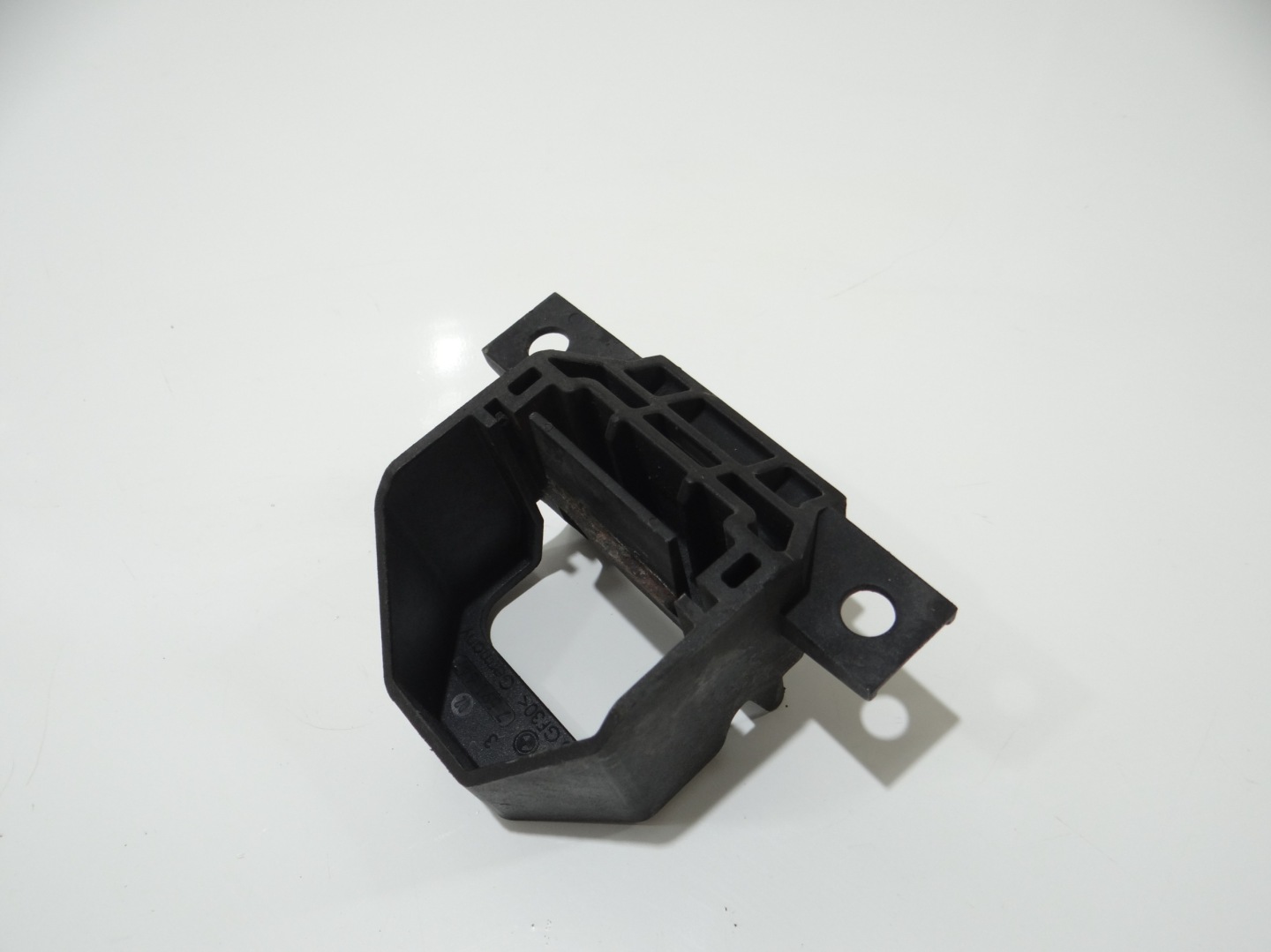 Halter Halter des Kühlers links BMW E84 E87 E88 E90 7591647