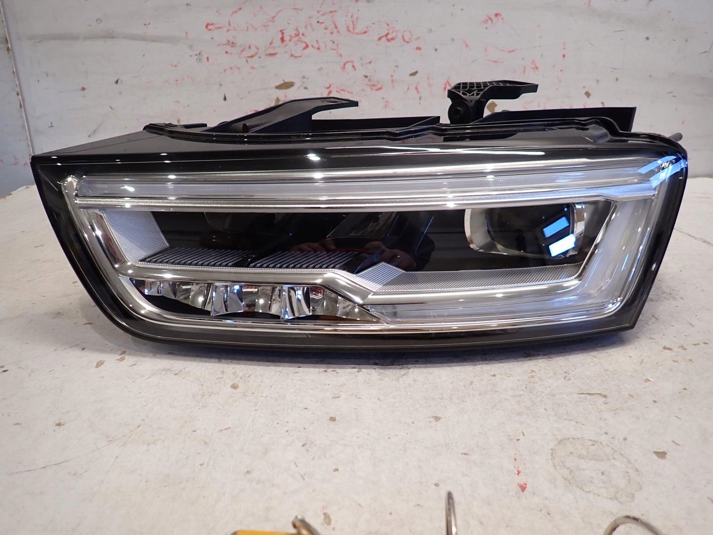 light front front left AUDI Q3 LIFT 2016- FULL LED 8U0941033