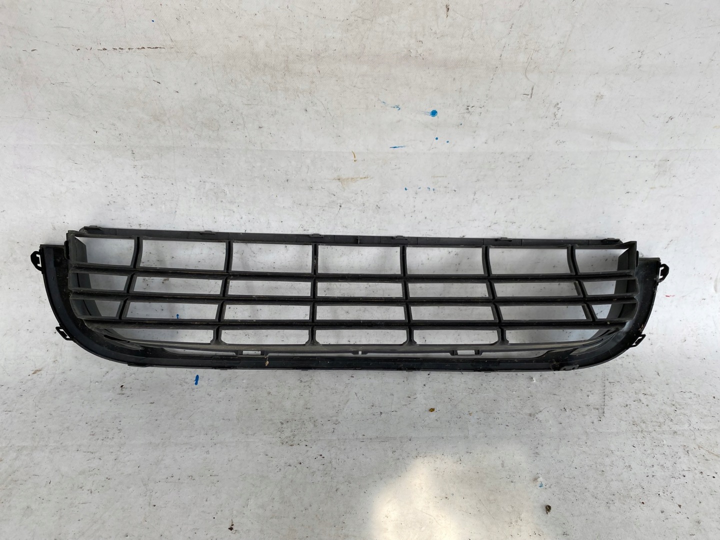 VW CRAFTER 2E 06-15 Lüftungsgitter der Stoßstange mitte 2E0807835A
