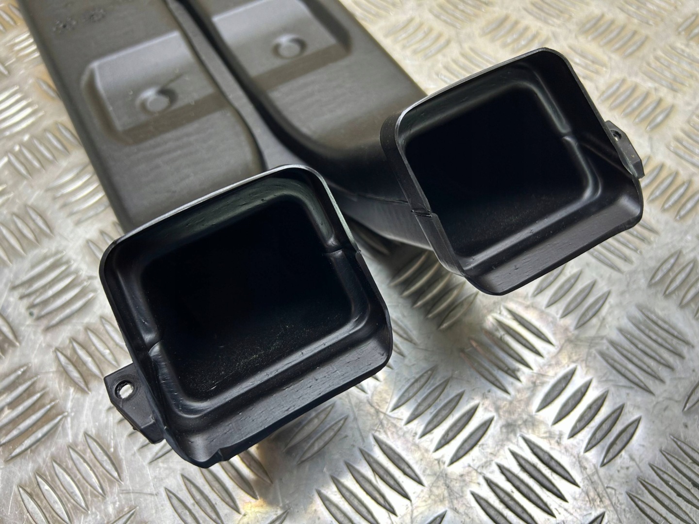 drain air BMW 6 F06 Gran coupe 2013 9237102