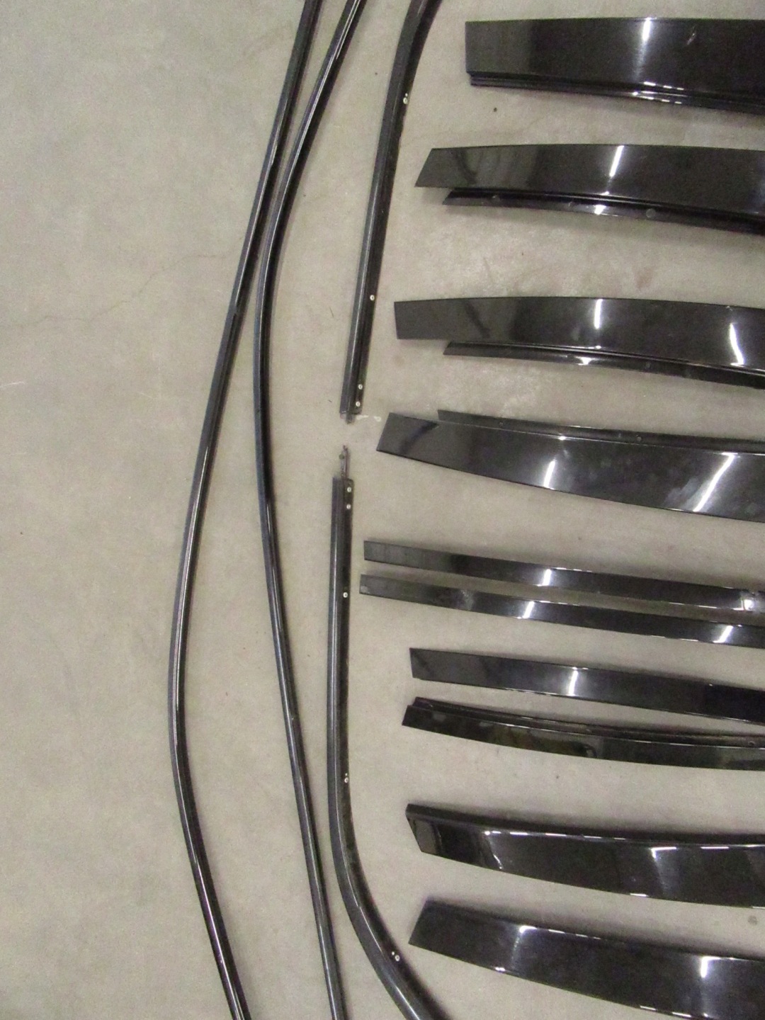 lišty ozdobne shadowline BMW E46 Kombi M Pakiet cerný polysk chrom