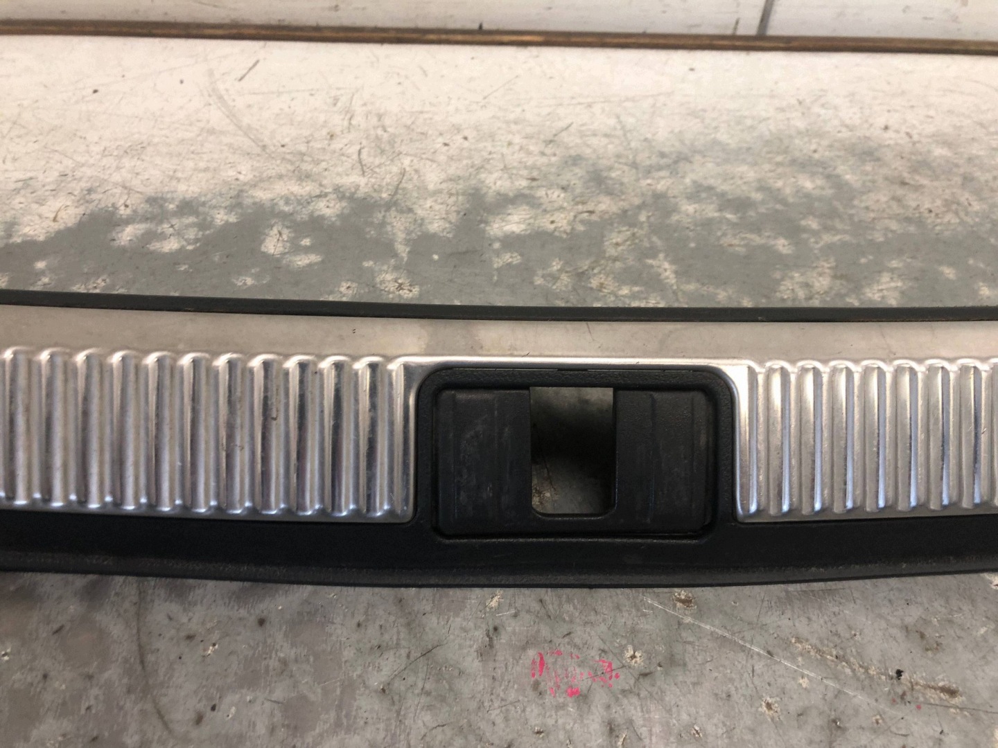 cover of the threshold boot AUDI A4 B7 KOMBI 8E9864483C