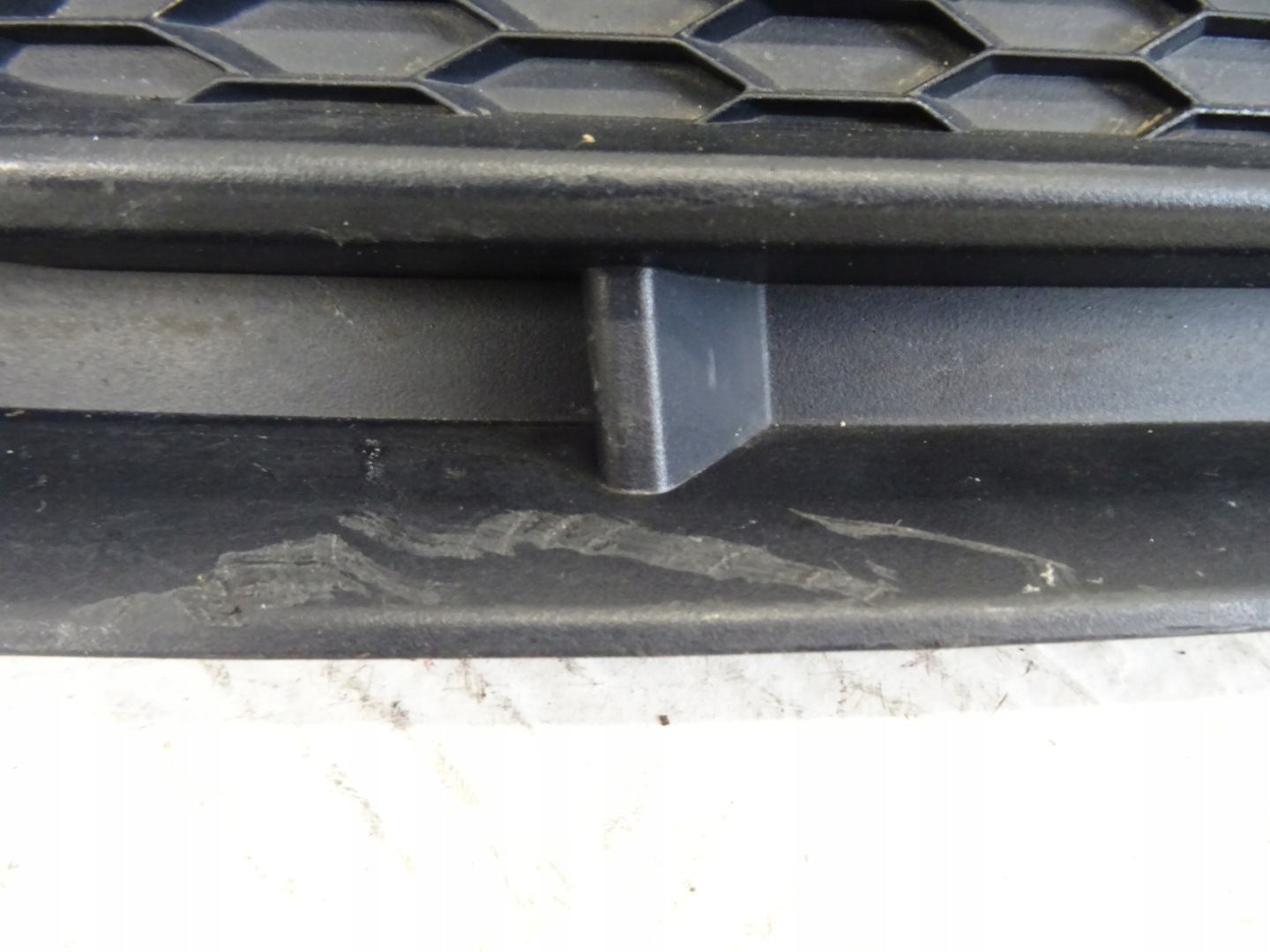 grid of a bumper front front right AUDI A4 B9 ALLROAD 8W0807682P