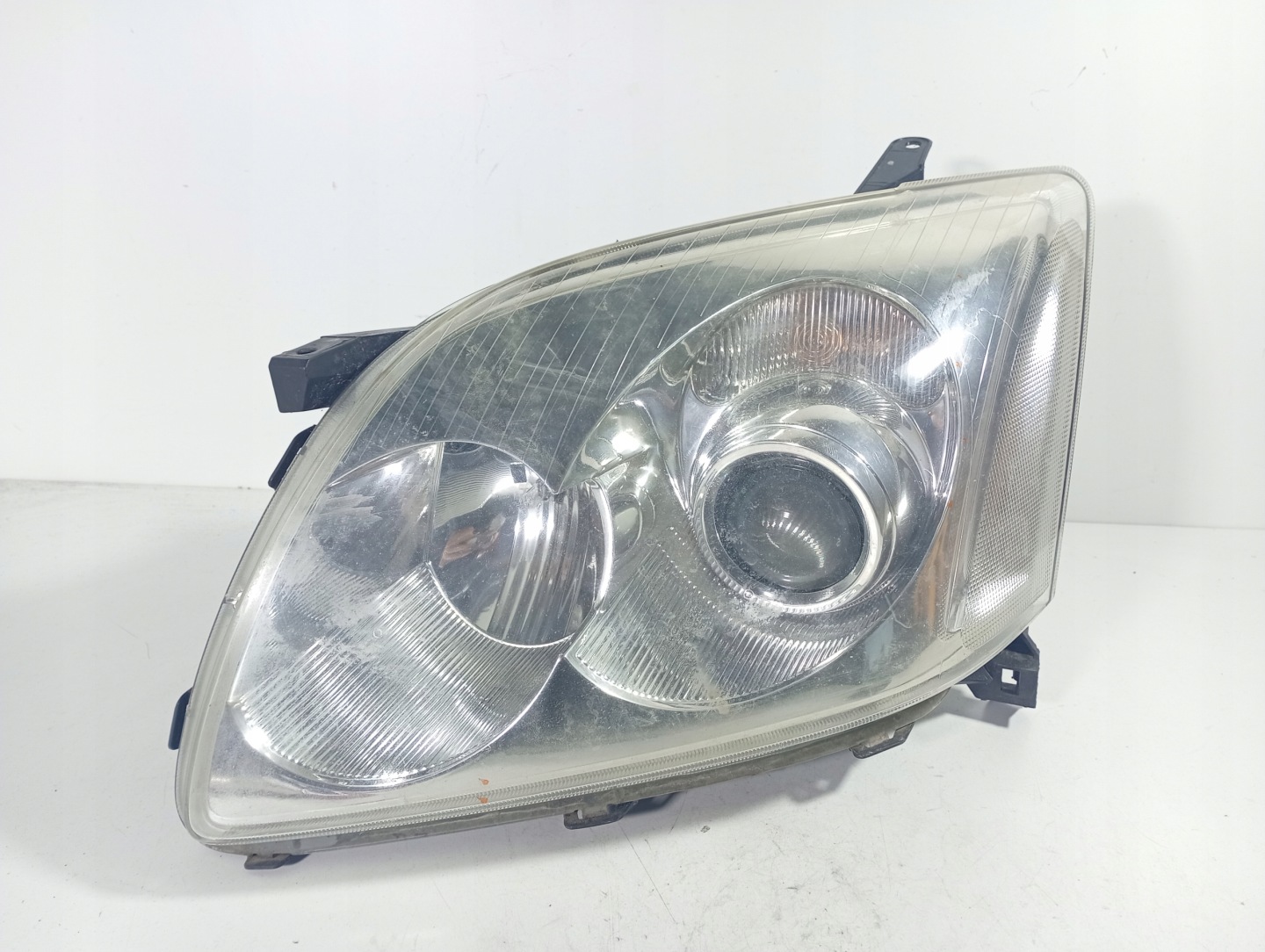 Toyota Avensis T25 03-08 REFLEKTOR left front light left front front