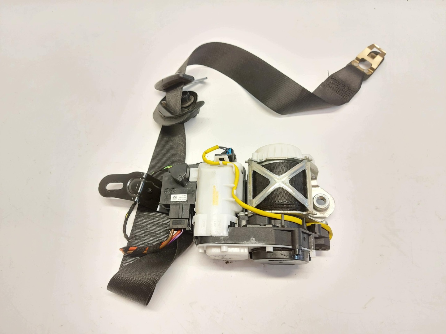 MERCEDES W213 E300de Kombi seat belt front right