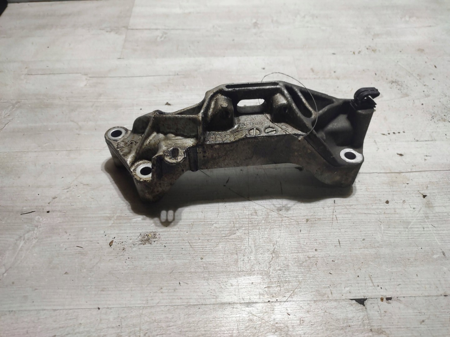 Peugeot 2008 II 2020 Support / Support plaque Moteur
