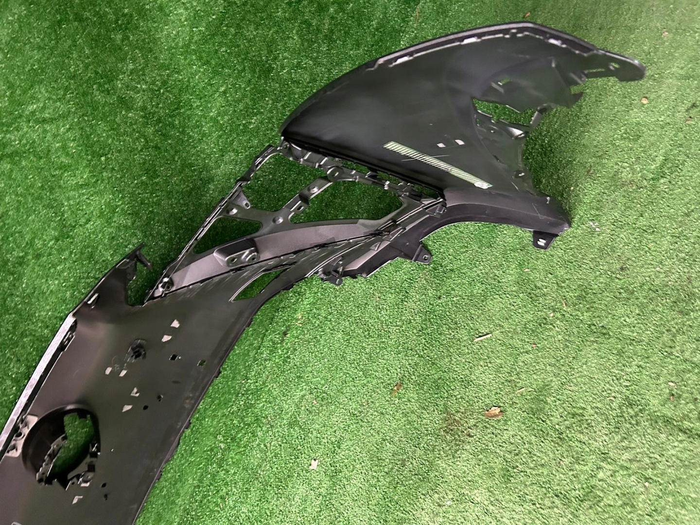 Lexus RZ 450e elektryk bumper front front b ladny 2023