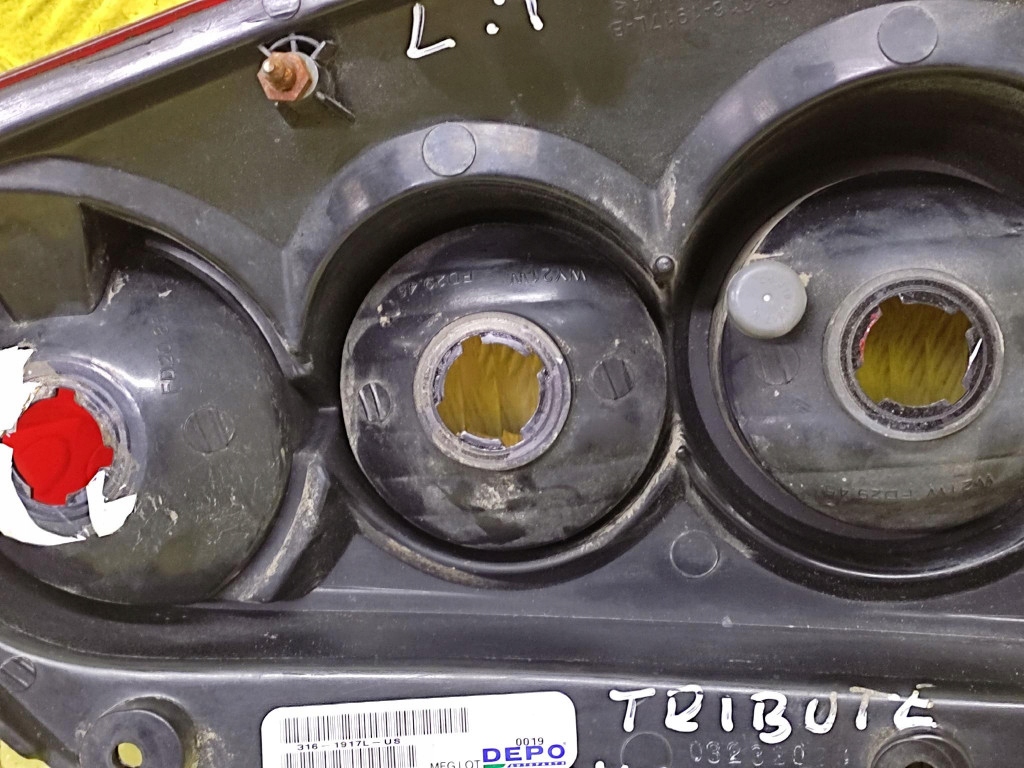 MAZDA TRIBUTE light left rear part