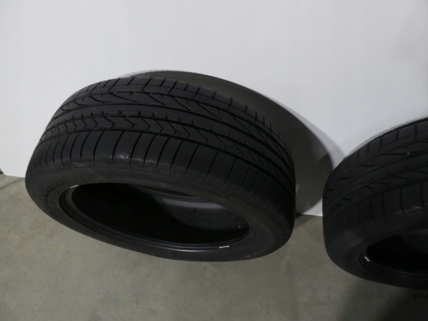 2X tyre Bridgestone 255/50/20 2022R