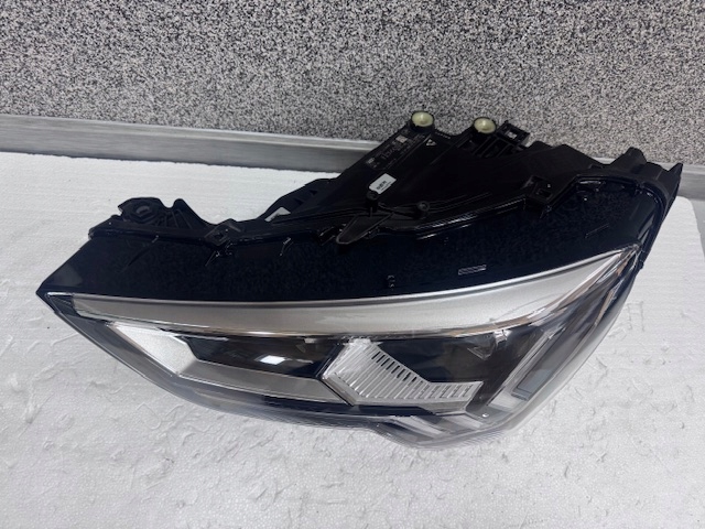 light left Audi Q3 83A Full Led Matrix