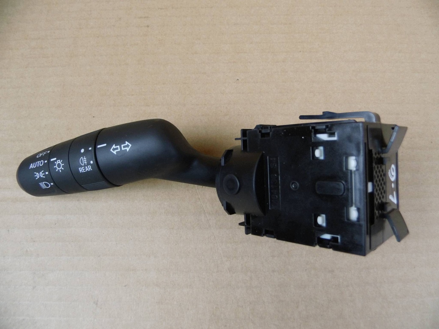Honda CR-V VI Civic XI commodo bouton indicateurs de direction feux M84138
