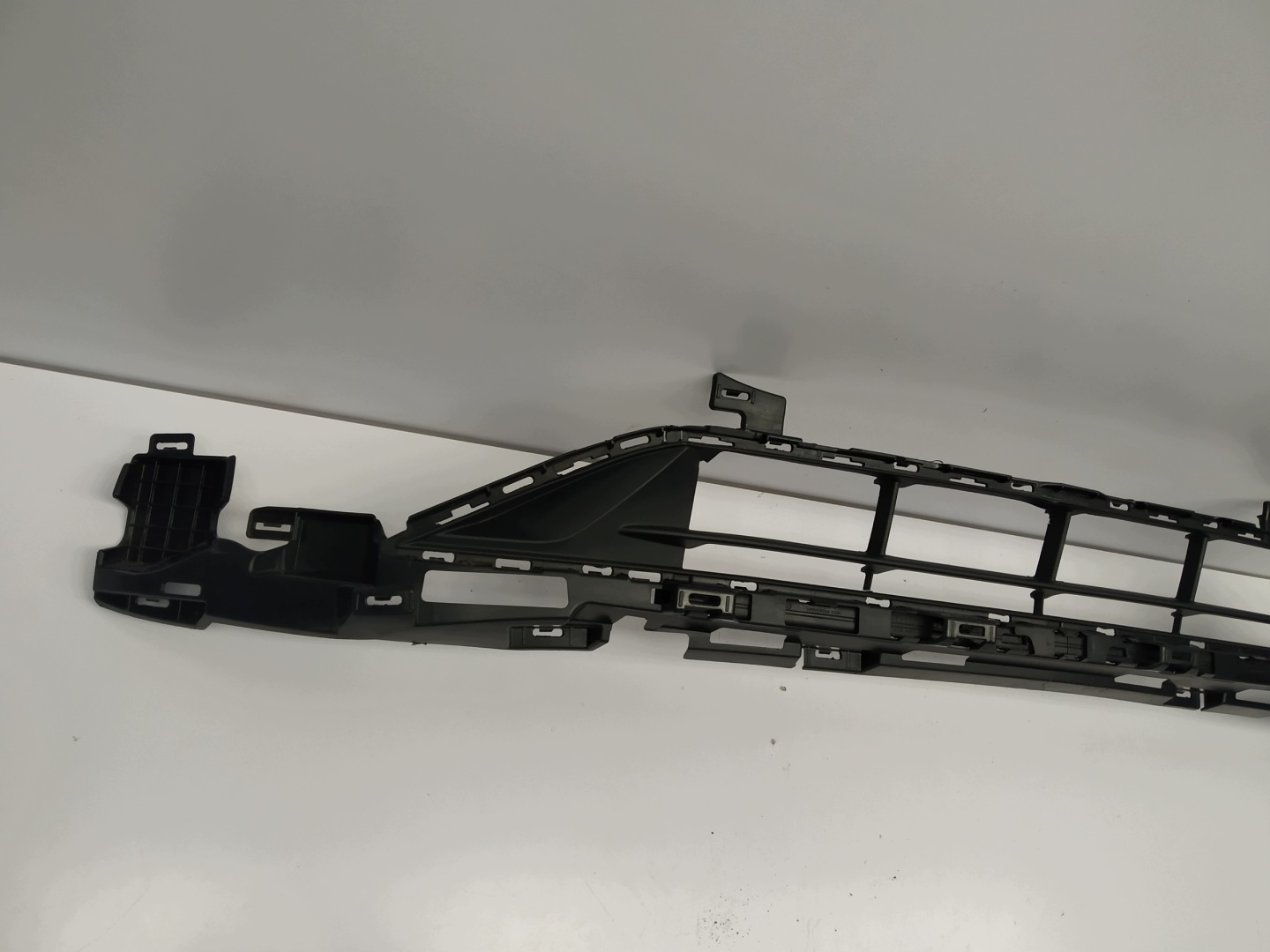 W296 Mercedes X296 EQS SUV grid lower w bumper front A2968856801