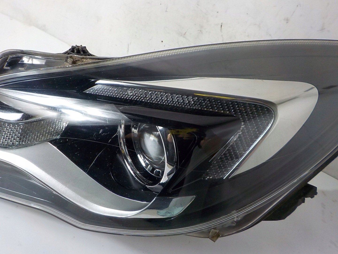 OPEL INSIGNIA A LIFT light left front front UK