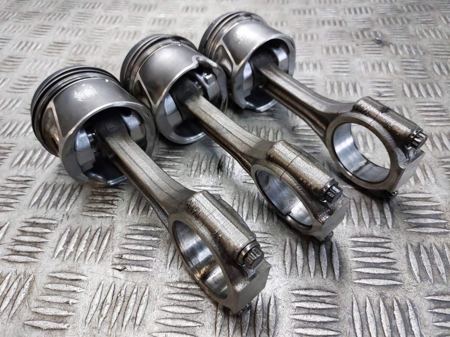 piston + connecting rod VOLKSWAGEN PASSAT B6 2.0 TDI BMR