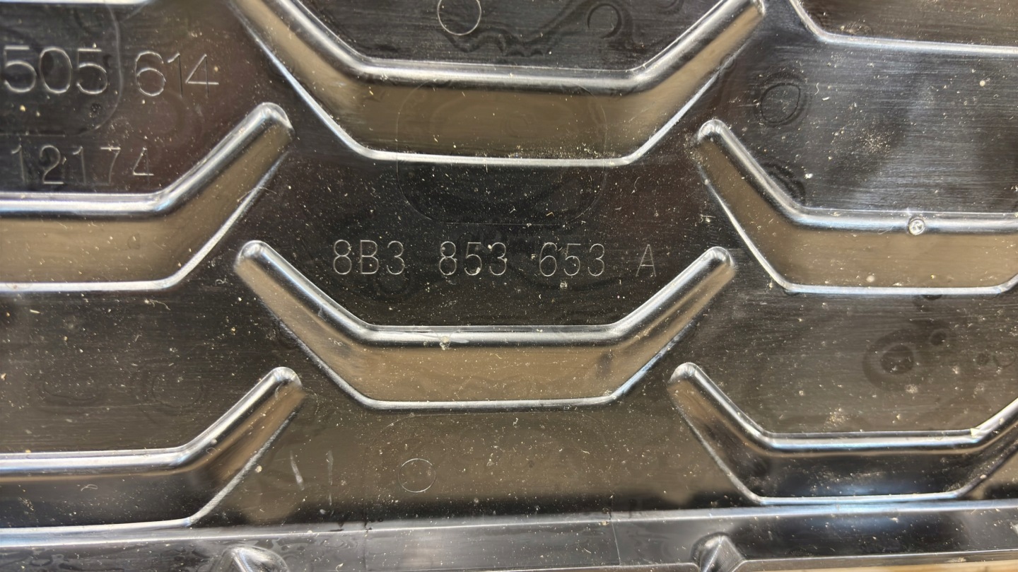AUDI A4 B10 GRILLE 2023R+ 8B3853653A K60/664