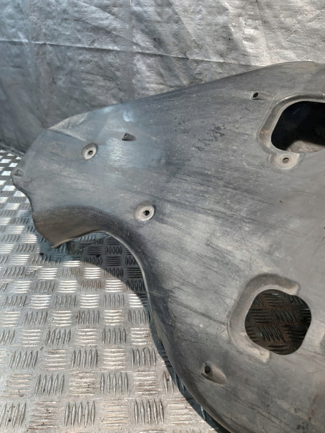 Lexus IS II 220D cover chassis floor left 5839953010