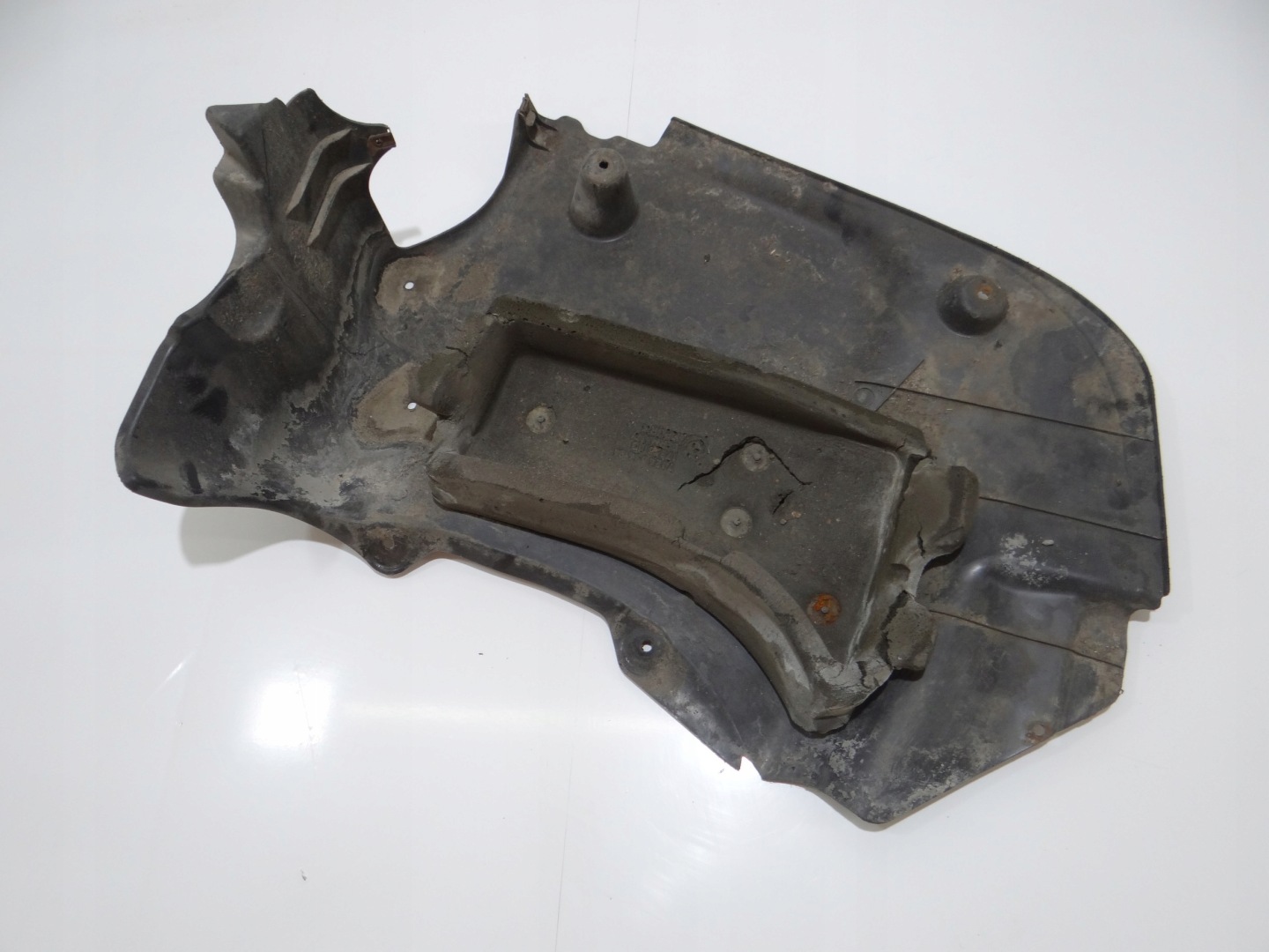 kryt obal KOMPRESORA NIVO BMW E61 OE (4822484)