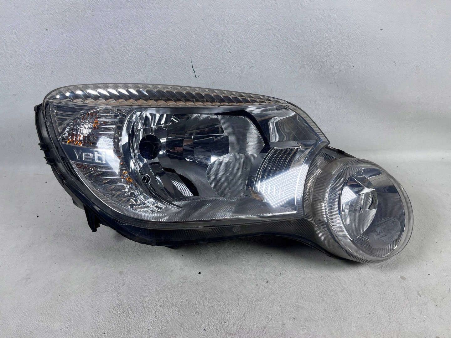 Skoda Yeti 09- light right front front