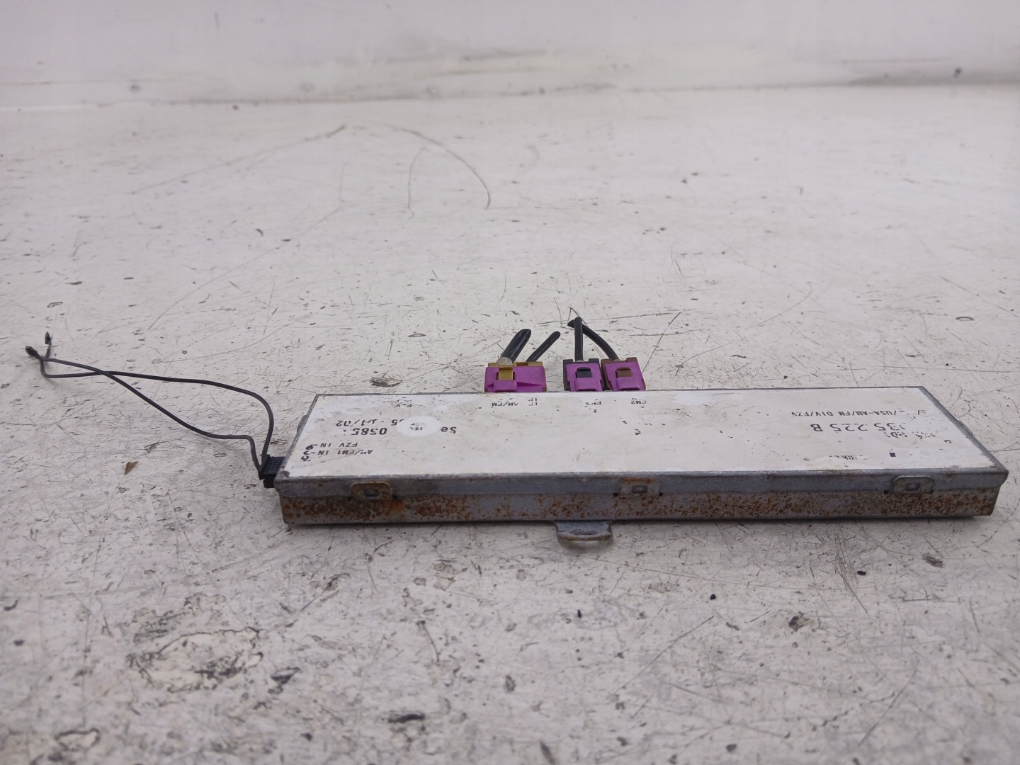 AUDI A4 B6 B7 module antenna amplifier 8E9035225B