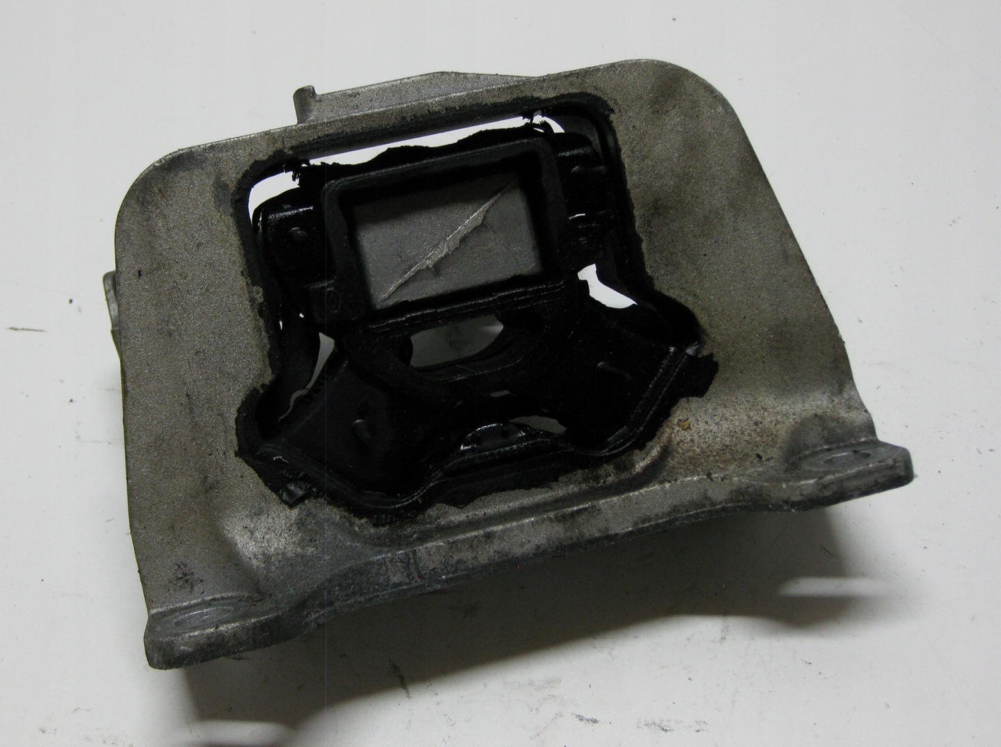 RENAULT MASTER III LIFT holder engine mount 112108180R