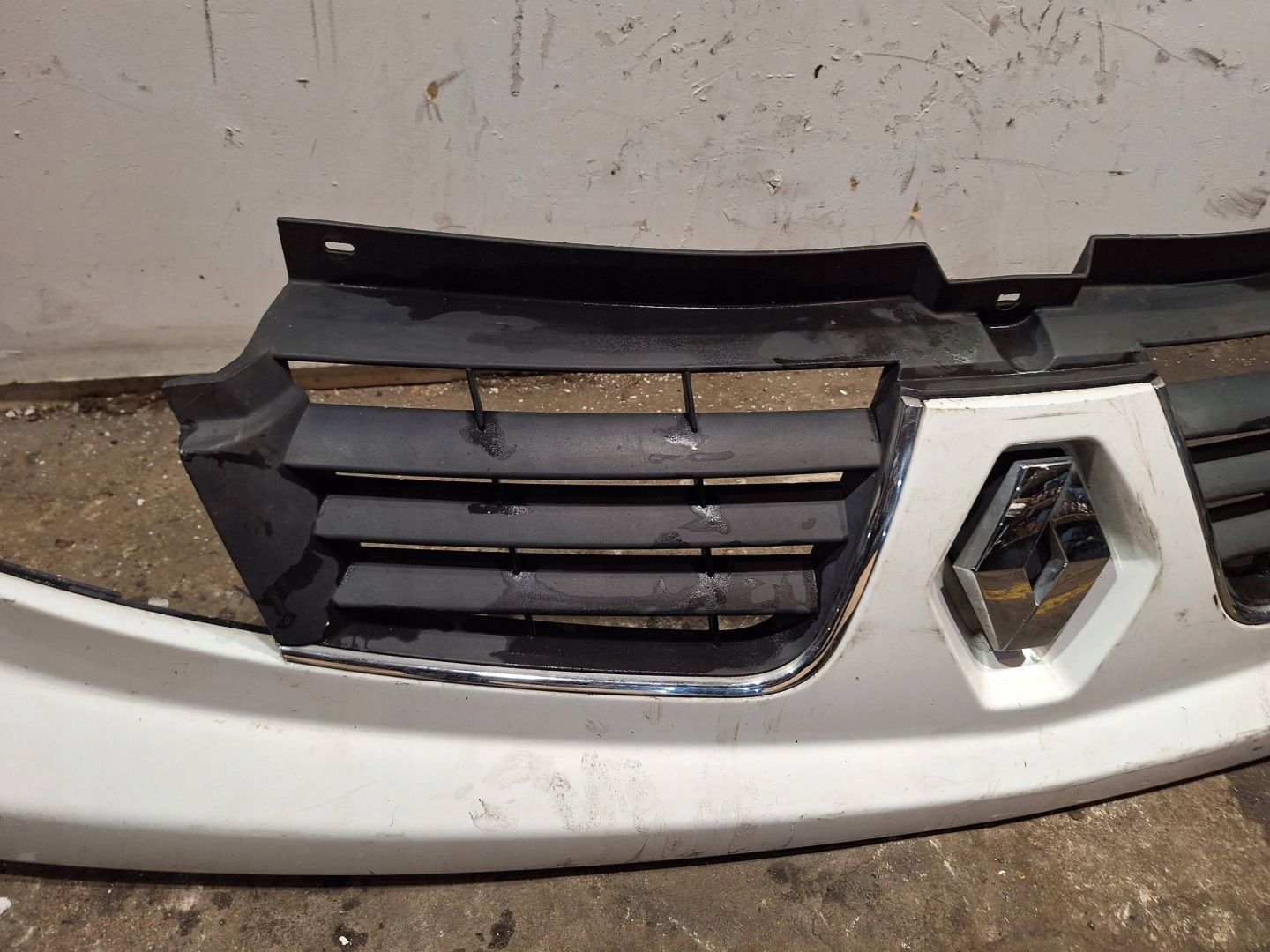 Grille RENAULT TRAFIC II 06