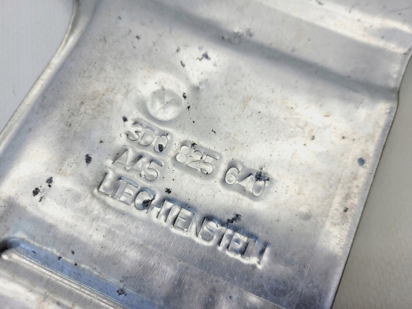 Blende Abdeckung Blech TERMICZNA VW PHAETON LIFT 3D0825640