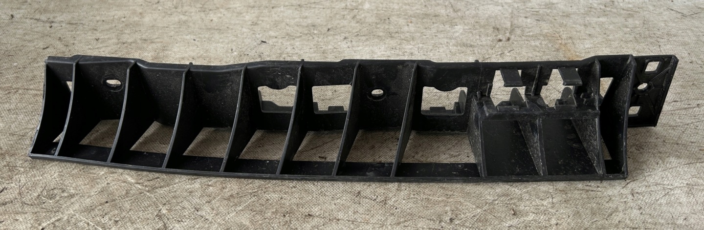 bumper bracket right rear part YETI LIFT 5L6807864A