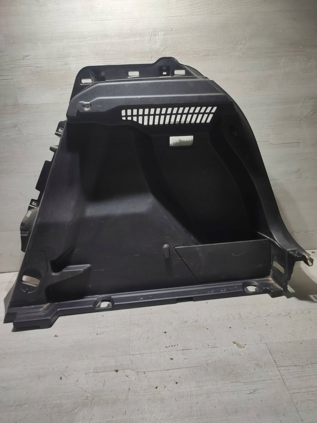 Peugeot 2008 II 2020 rear part side right side / upholstery / boot
