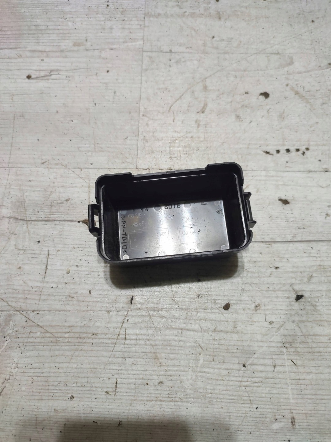 Peugeot 2008 II 2020 frame / module of fuses