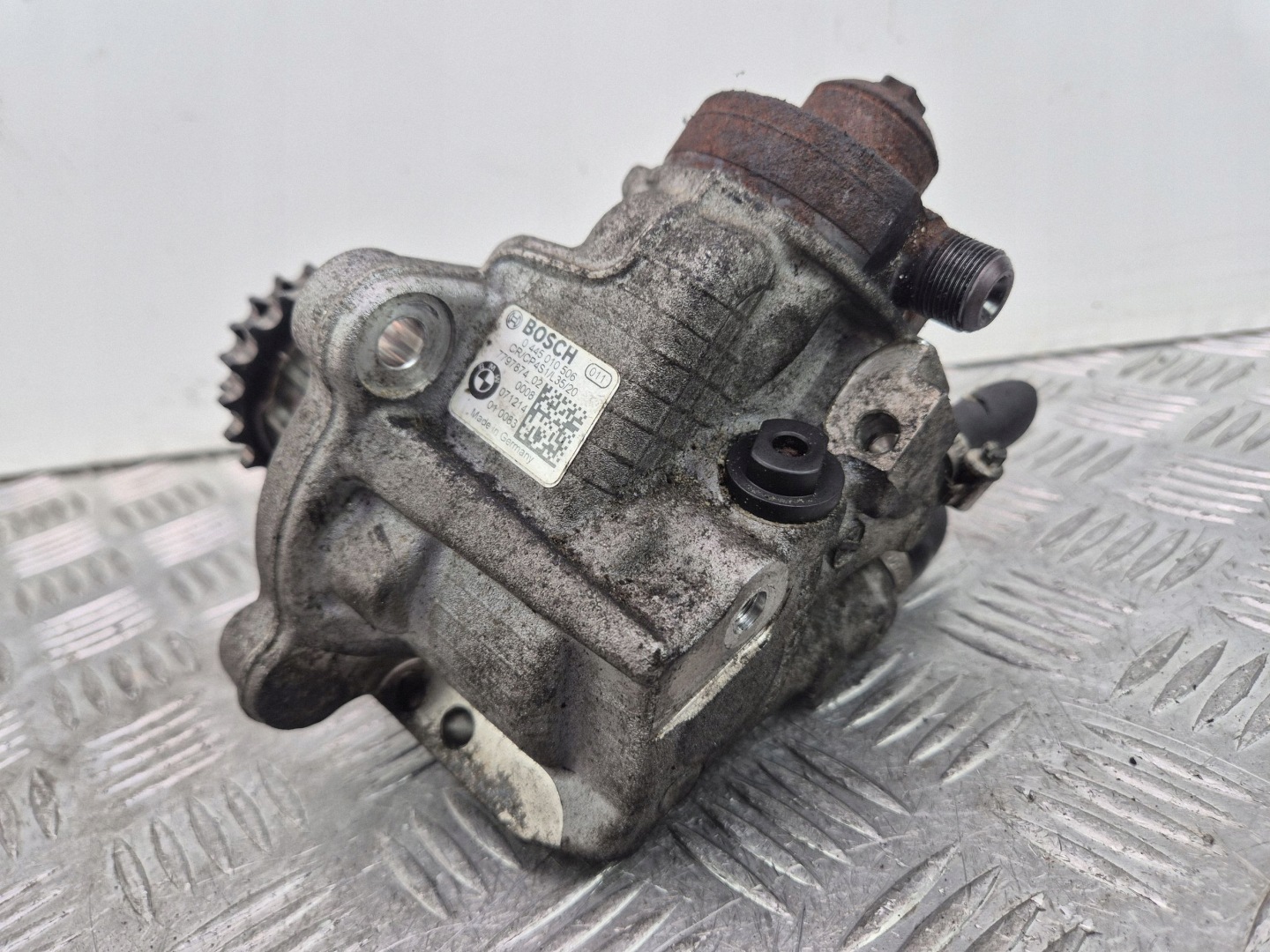 BMW 5 E60 E61 520d N47D20A einspritzpumpe 7797874