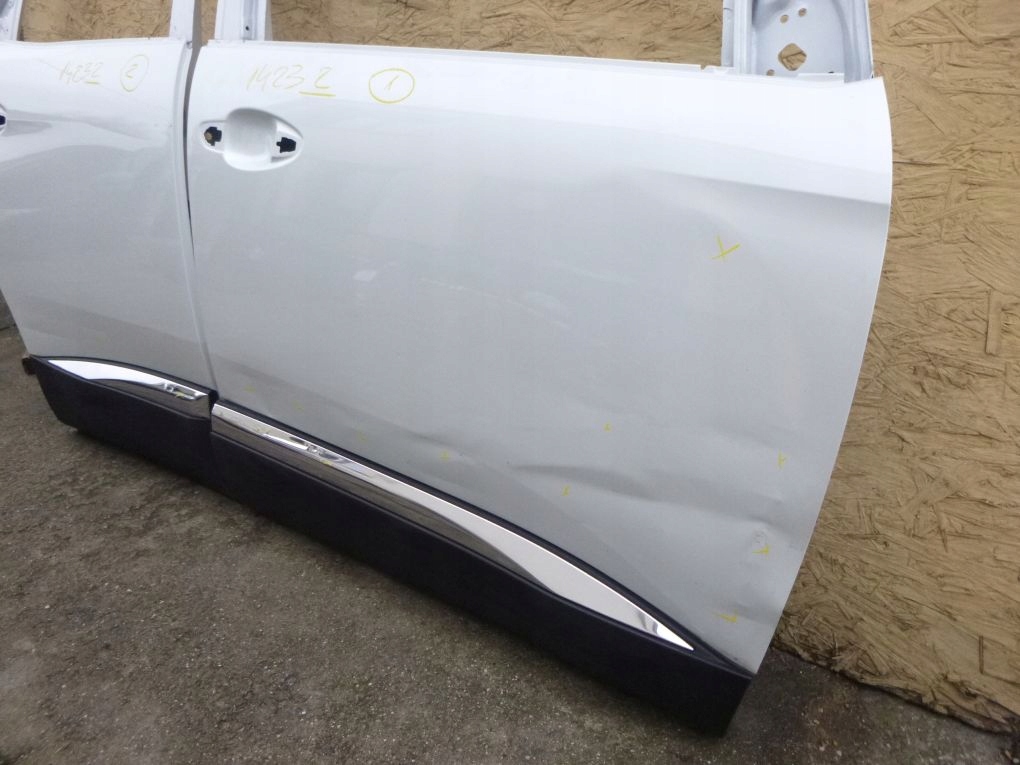 PEUGEOT 5008 16- door right front rear part