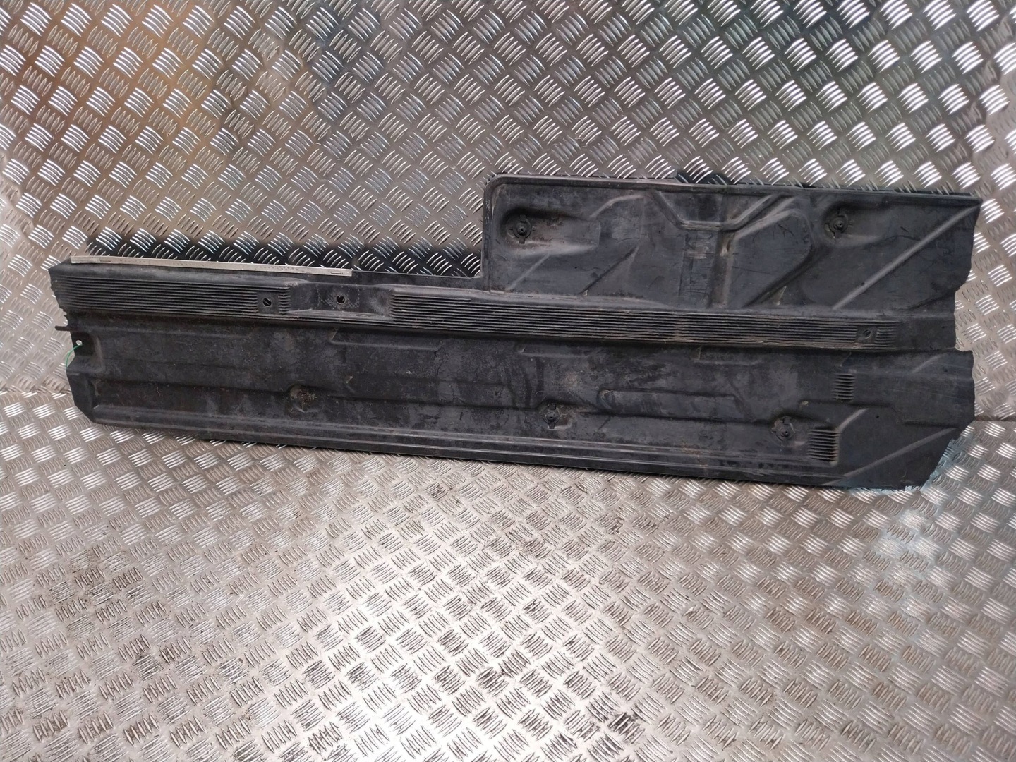 cover chassis right A2046808708 MERCEDES W204