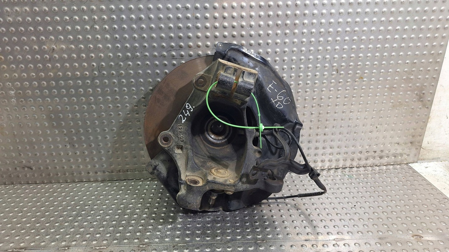 otoč čepu levý předek 6768315 BMW E60 E61 XDRIVE