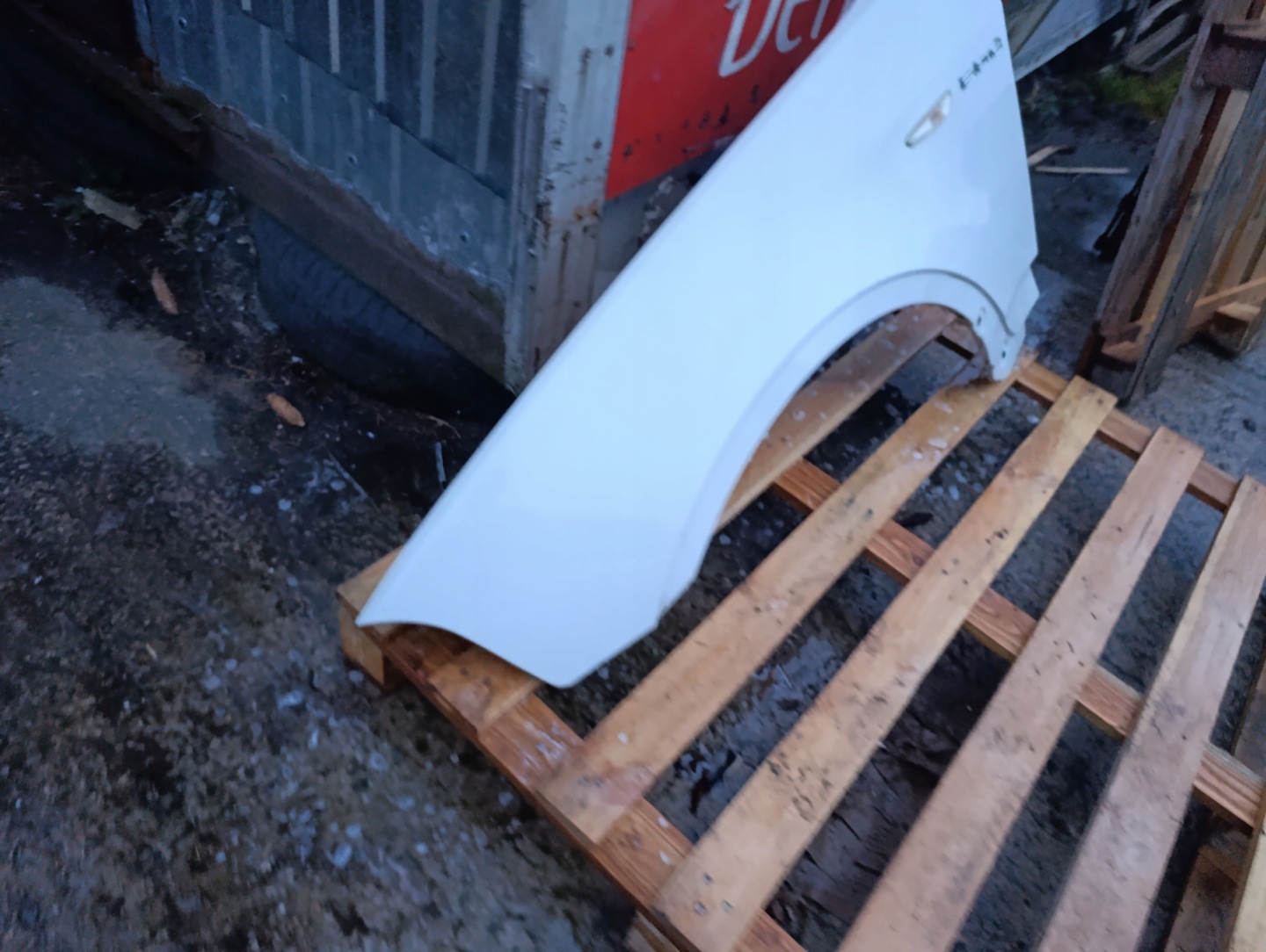 fender left front left front bmw X3 E83 A300 ALPINWEISS