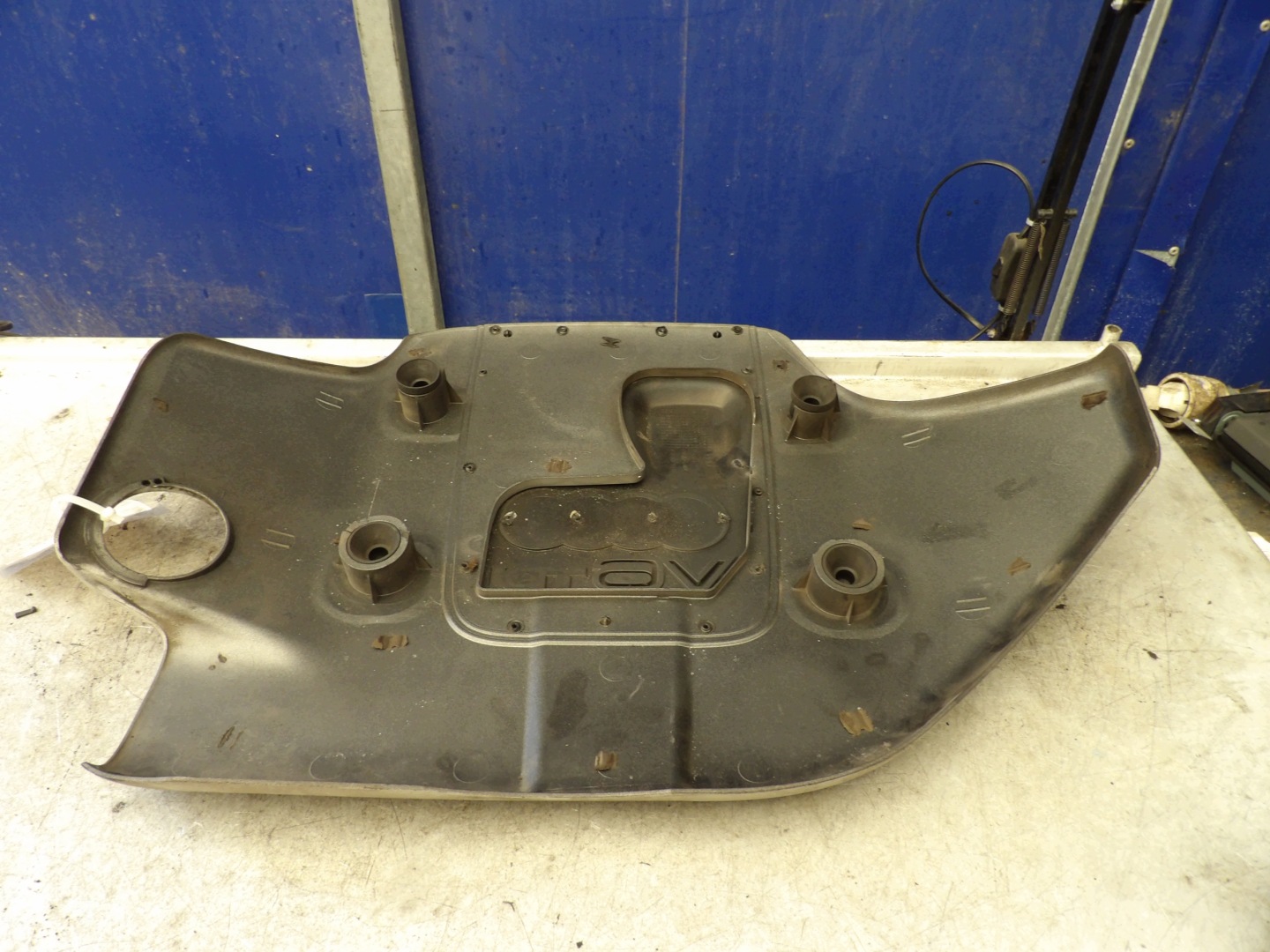 Audi A4 B6 2,5 tdi motor cover upper