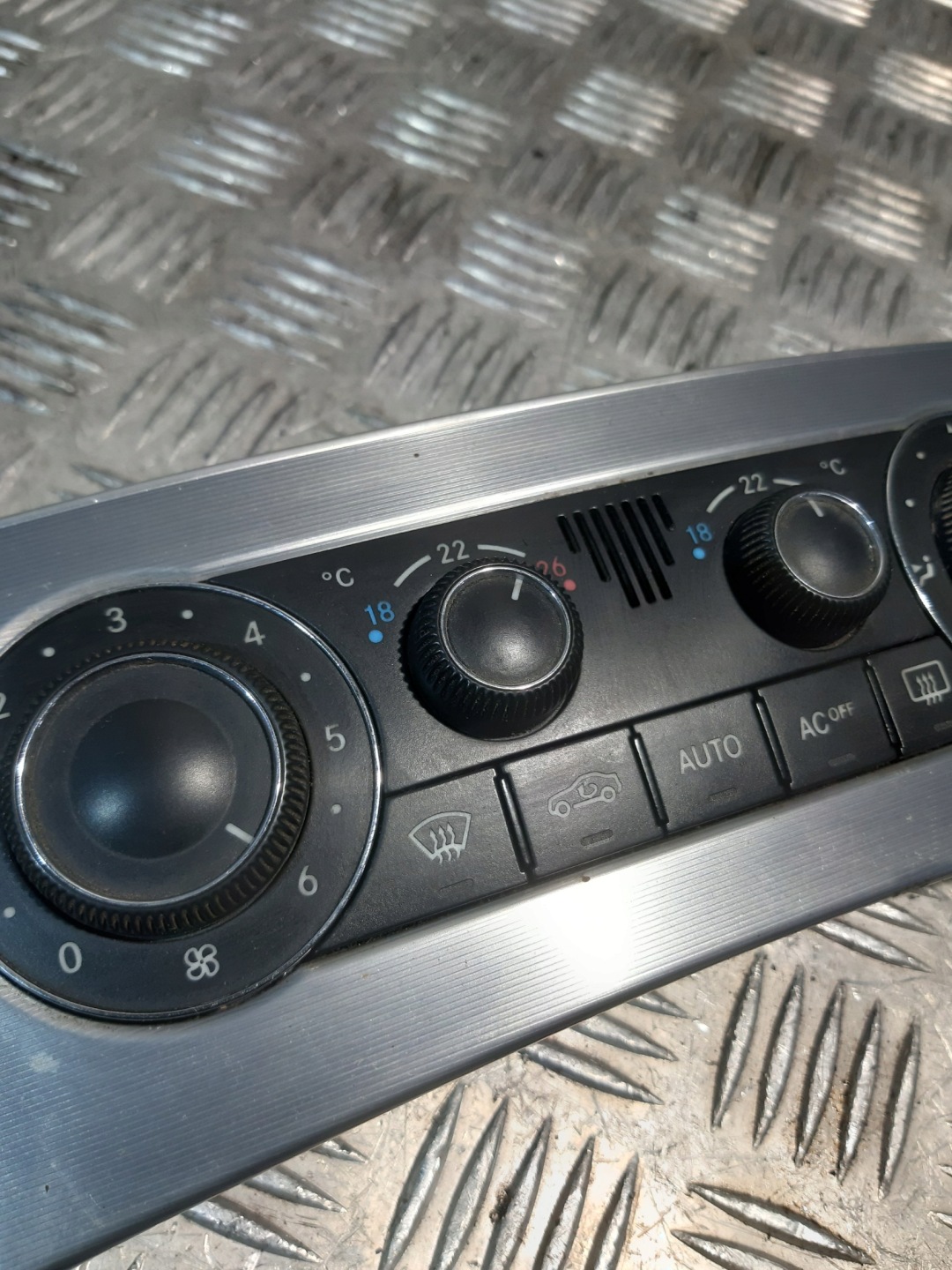 control panel air conditioning devices KLIMY A2038301785 MERCEDES C-KLASA W203