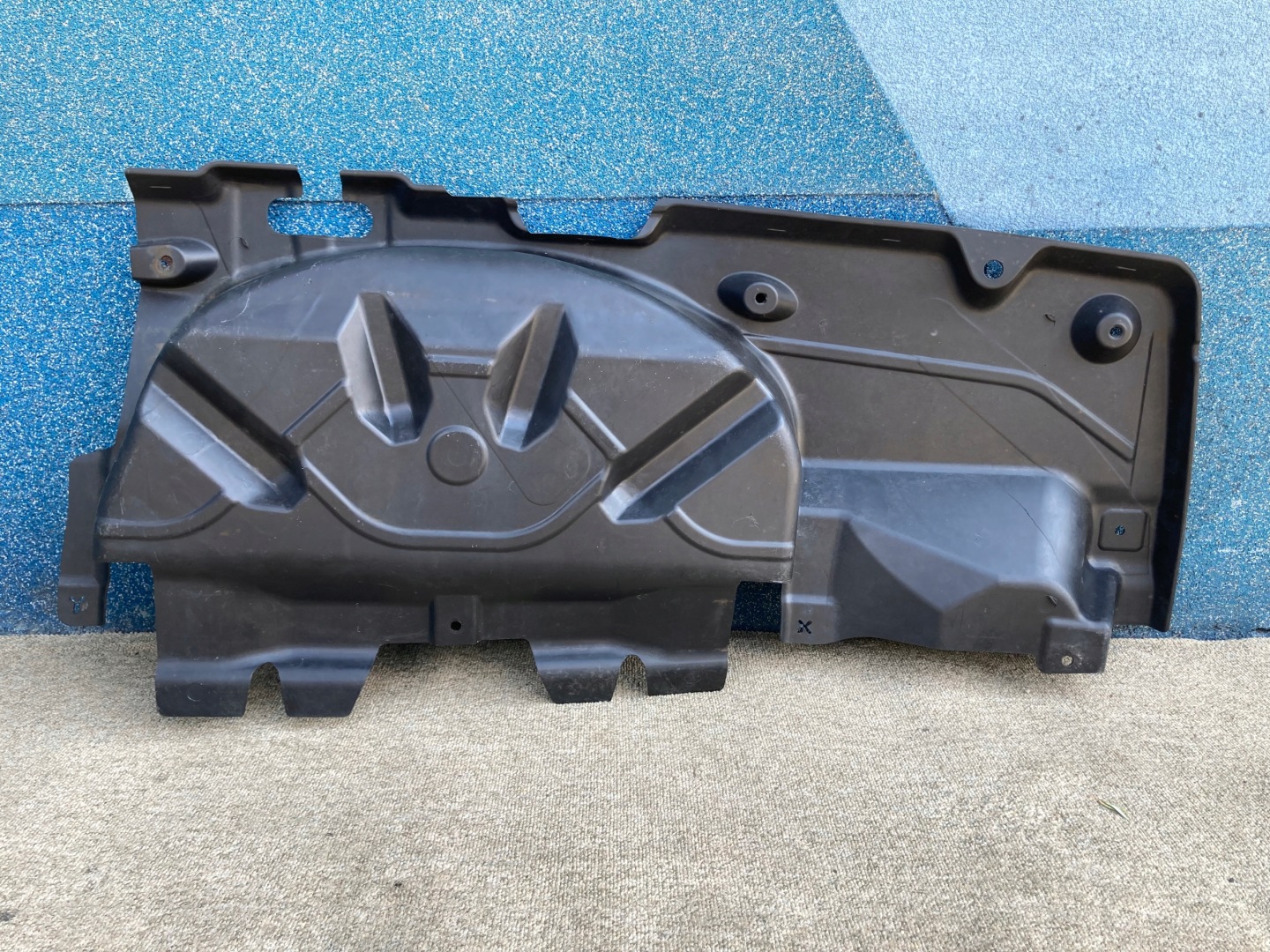 T5 TRANSPORTER MULTIVAN Blende Abdeckung des Bodens Unterfahrschutz