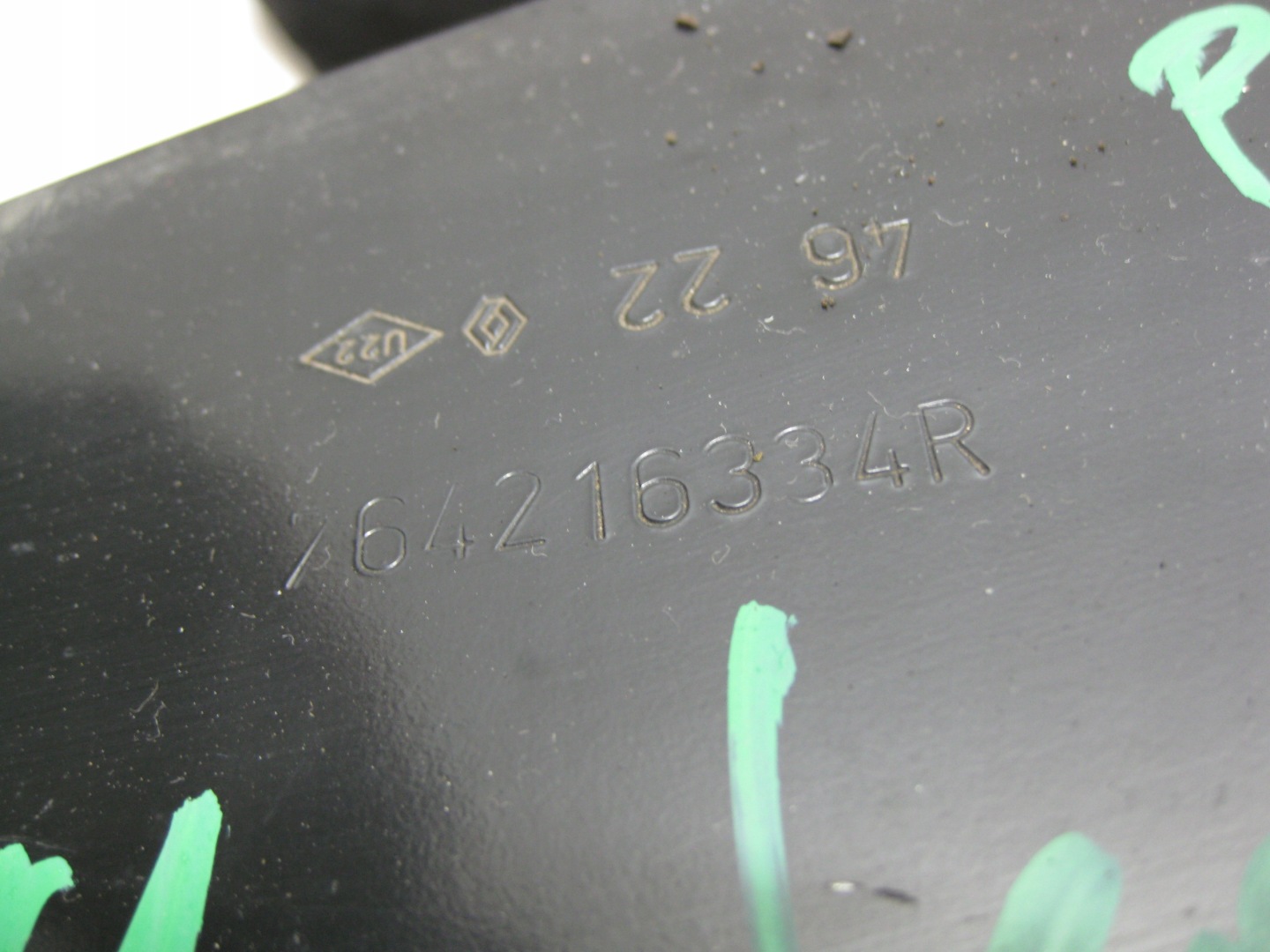 RENAULT MASTER III links halter der stoßstange vorne 764216334R