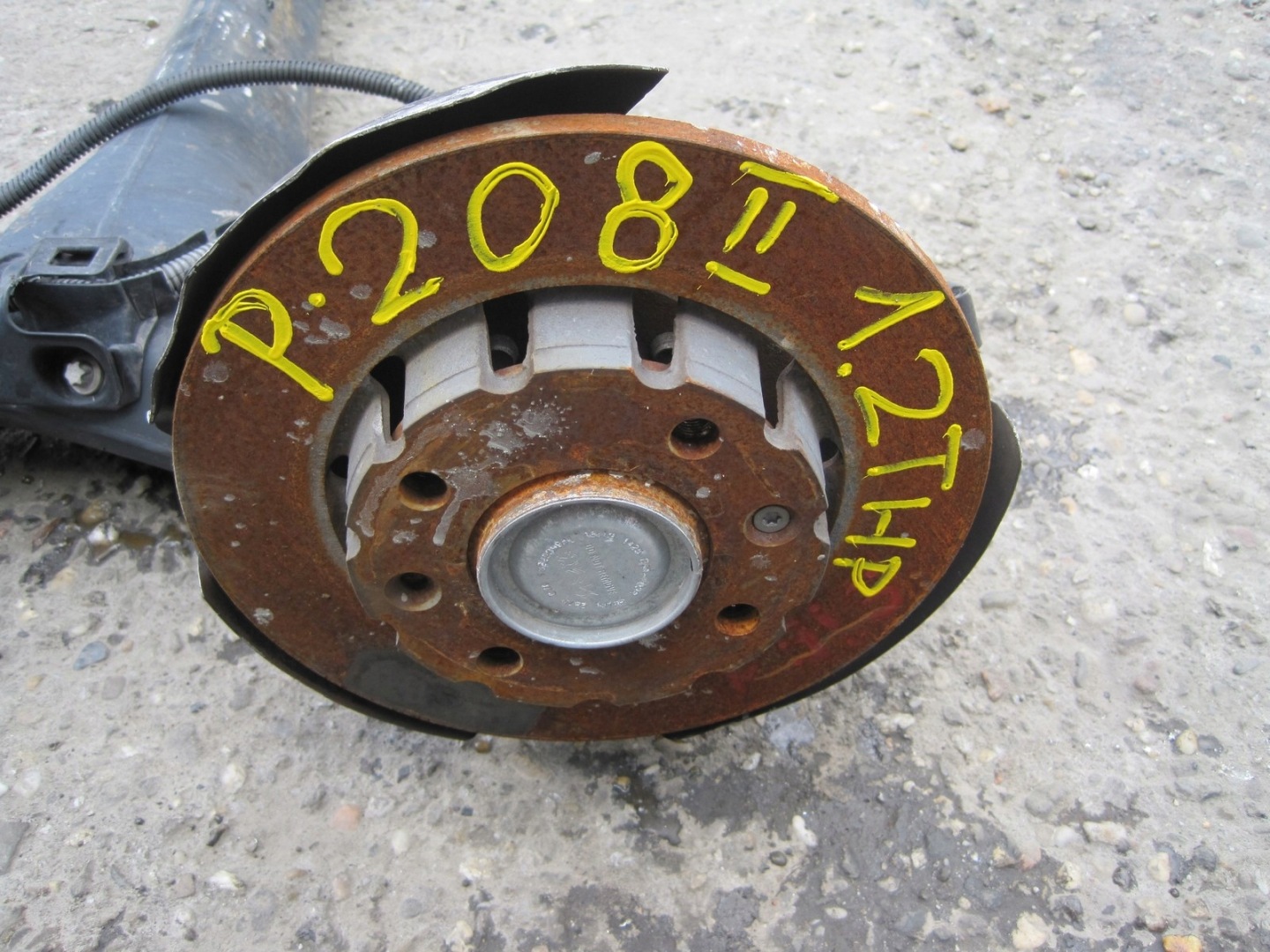 axis rear sususpension PEUGEOT 208 II 1,2THP