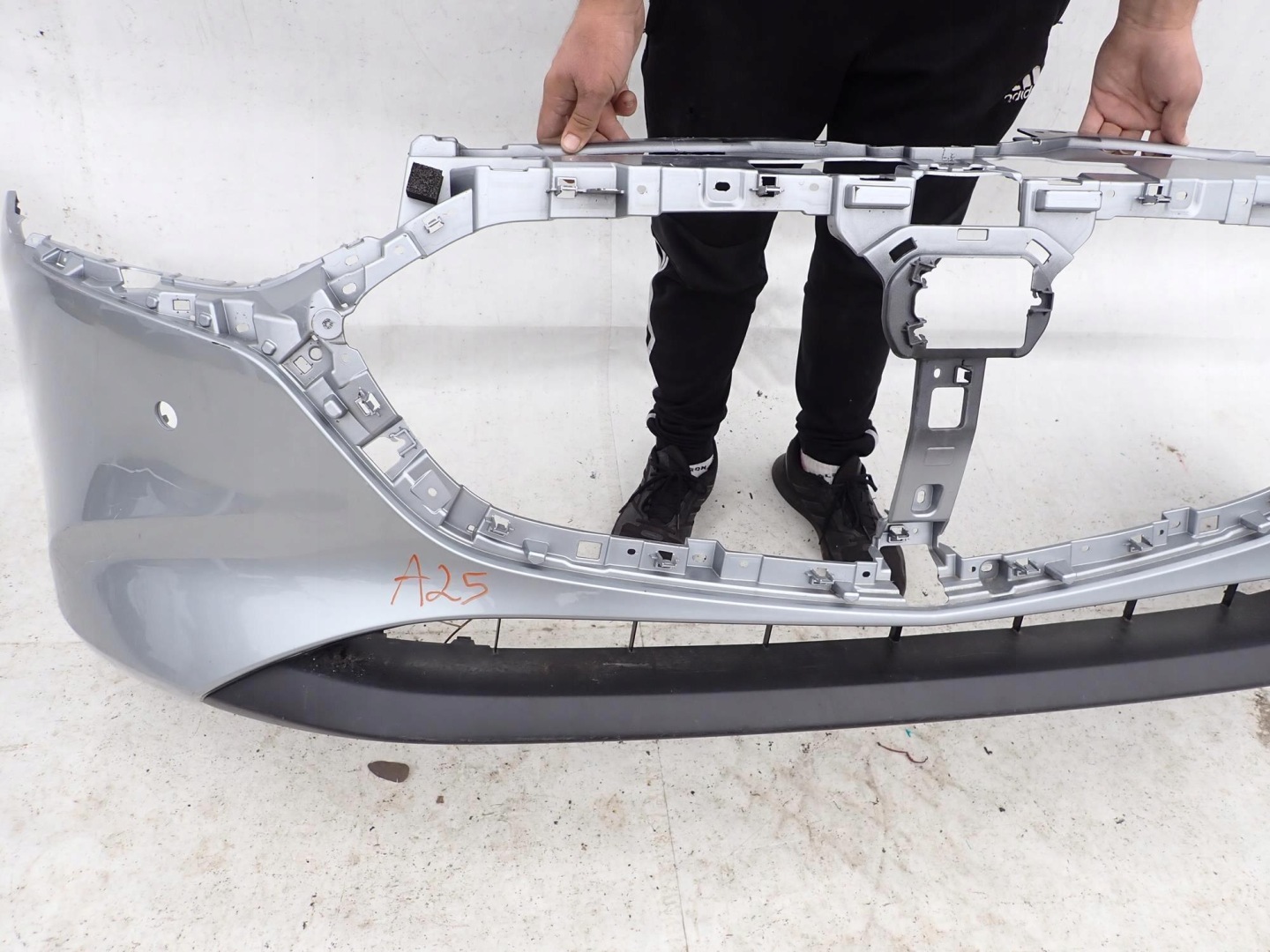 MAZDA 3 IV 19-> bumper front front PDC