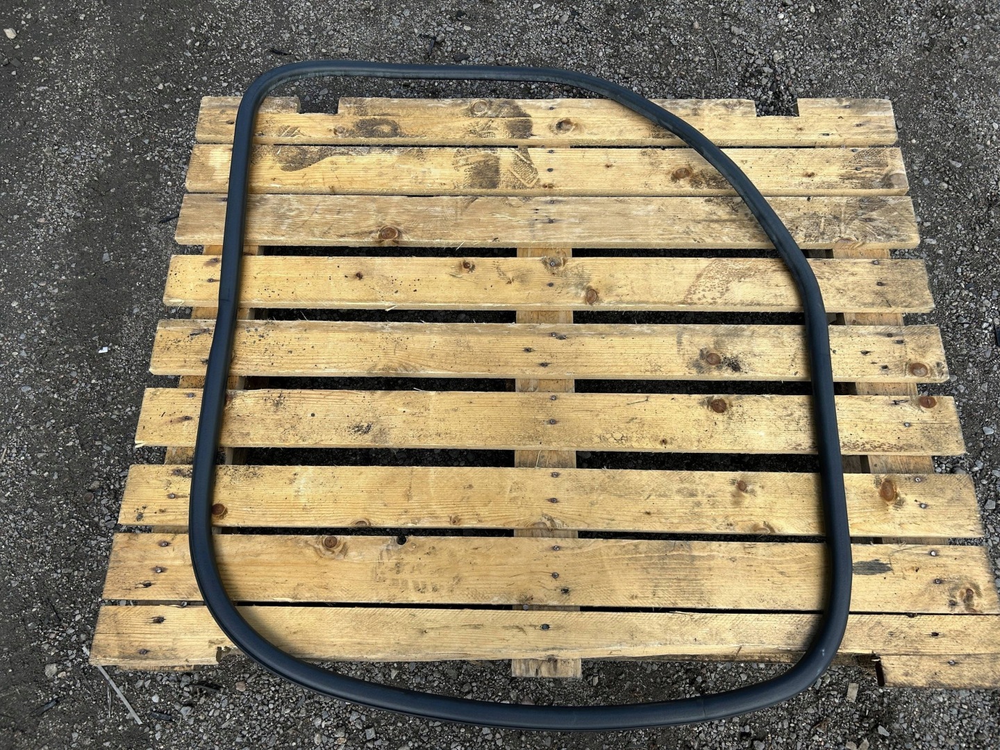 gasket door front front left Lincoln Continental 2017r