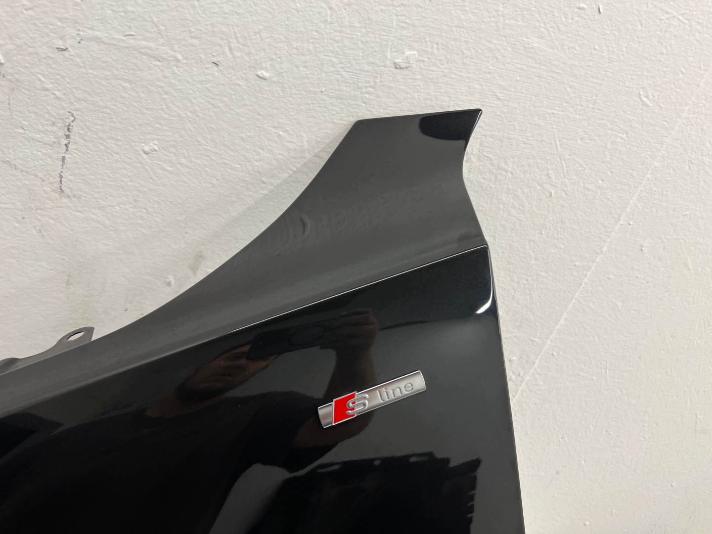 AUDI A7 4G8 fender left front black damaged LX7U
