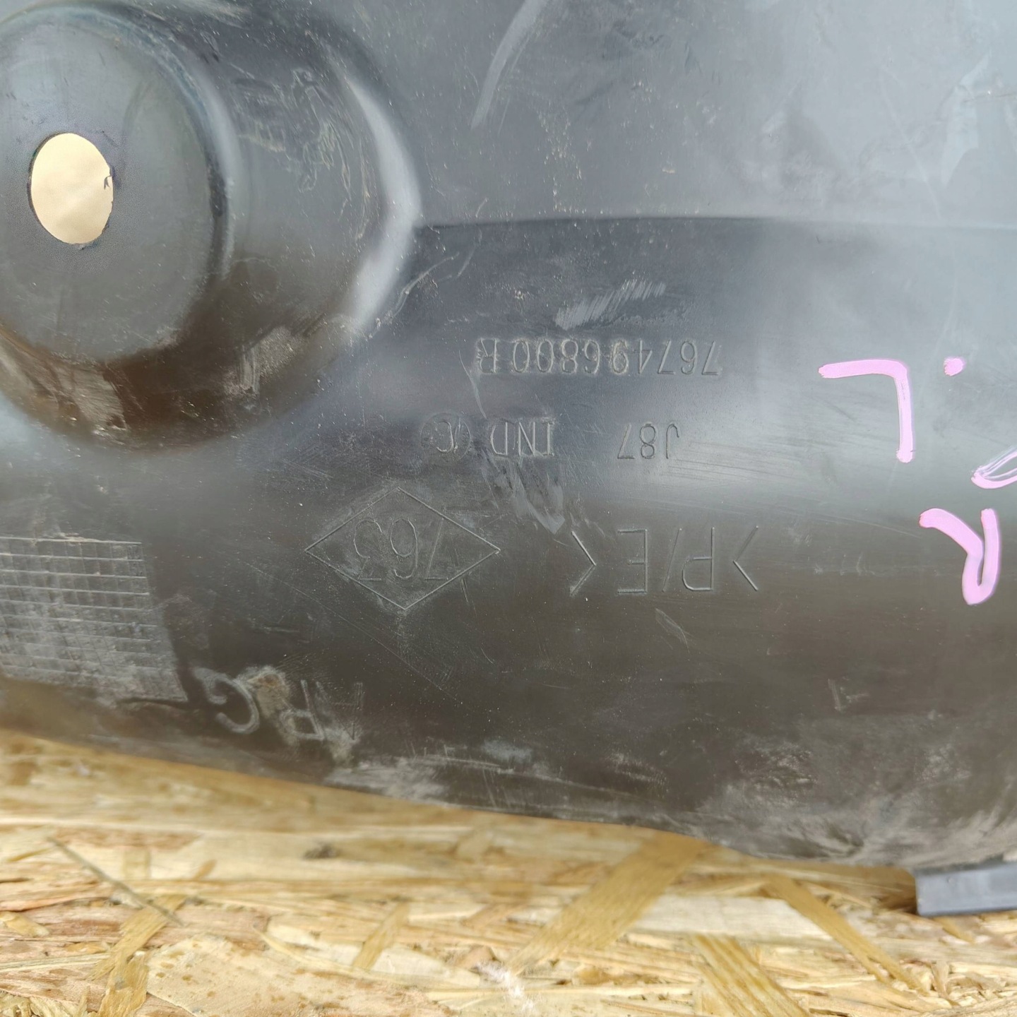 mudguard rear. left side Renault Captur 767496800R